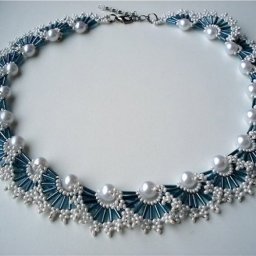 Ожерелья из бисера и бусин