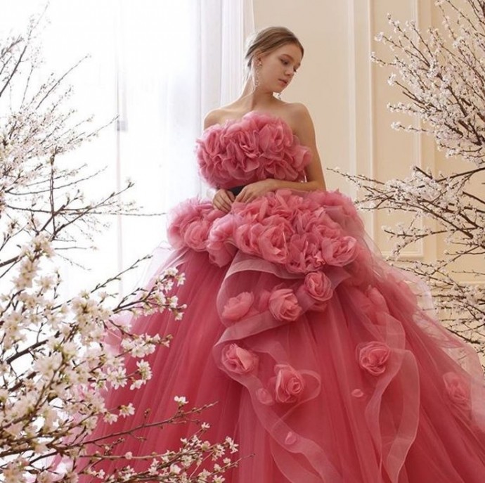 ​Необычные платья для торжественных мероприятий