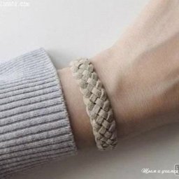 ​Плетеный браслет из замшевой ленты