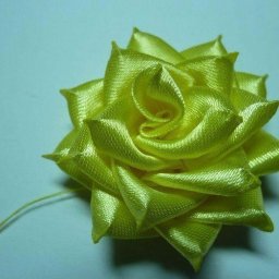 Роза в технике канзаши из атласной ленты