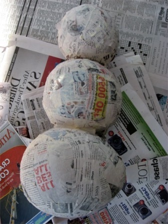 Снеговик из гофрированной бумаги с сюрпризом