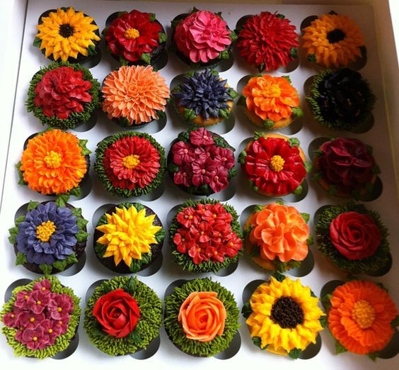 Украшение выпечки цветами изумительной красоты: тонкая грань кулинарии и рукоделия