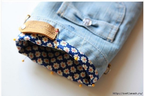 ​Джинсовые переделки: маленькая сумочка из старых джинсов