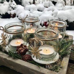 Идеи подсвечников из обычных баночек с шишками