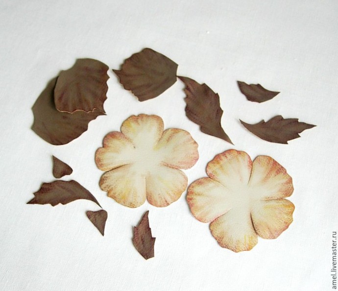 Декор сумки с цветком