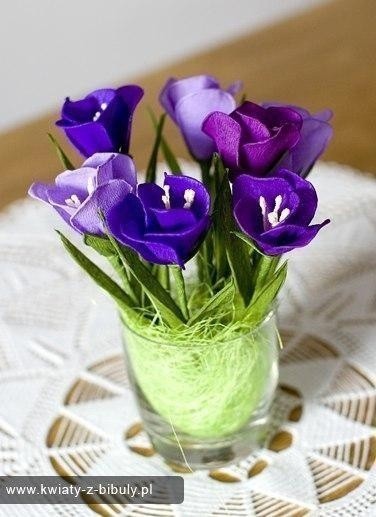 Букетик крокусов из гофрированной бумаги