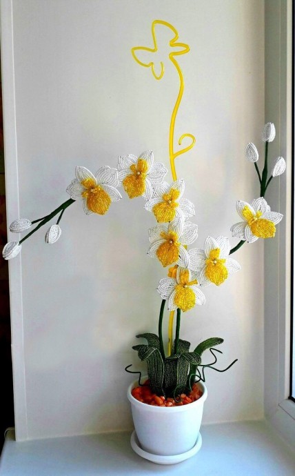 Нарциссы из бисера