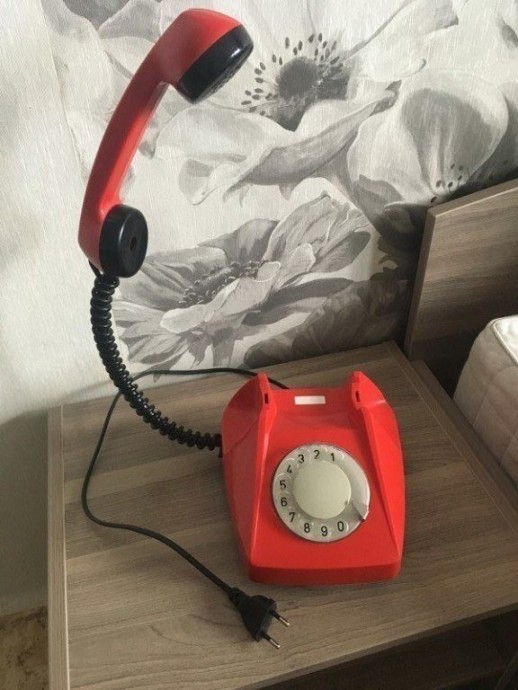 ​Ночник из старого телефона