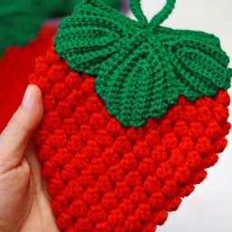 ​Прихватка ягодка крючком