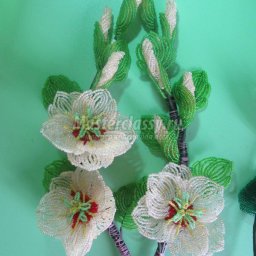 Гибискус из бисера