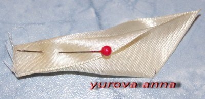 Листочки с сердечками в технике канзаши