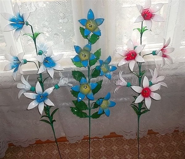 Цветы из пластиковых бутылок для сада: мастер-класс Цветы из пластиковых бутылок для сада: мастер-класс