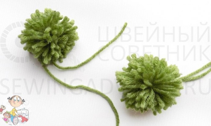 Новогодняя гирлянда с помпонами