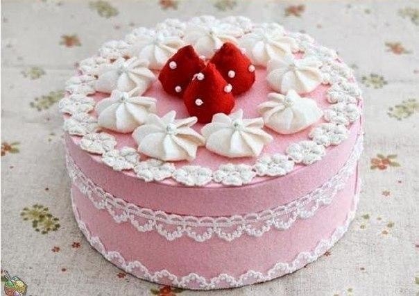 Подарочная коробка в виде торта