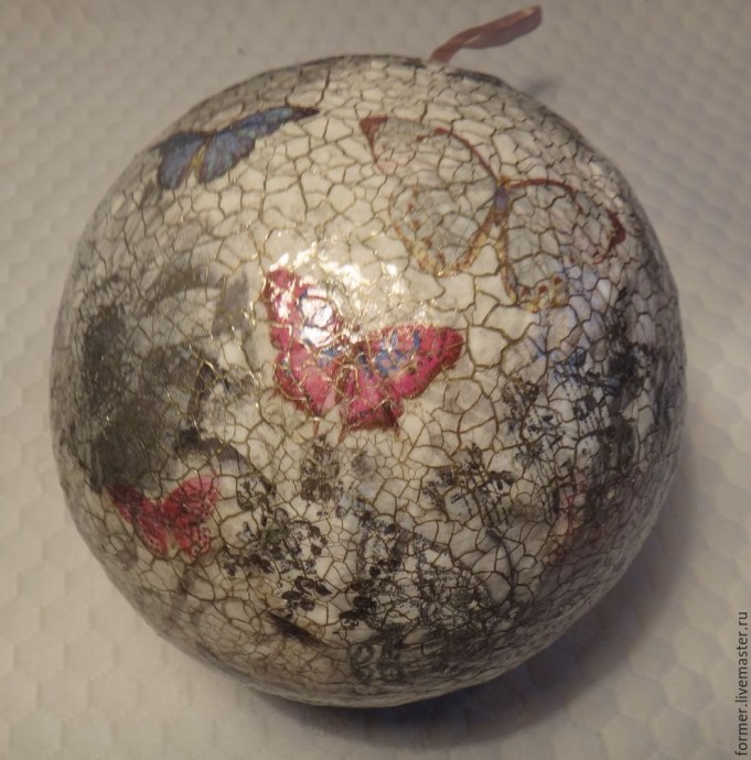 Большой декоративный шар из папье-маше