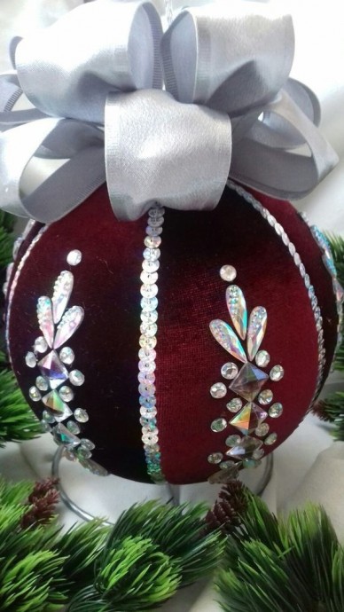 Варианты декора елочных шаров