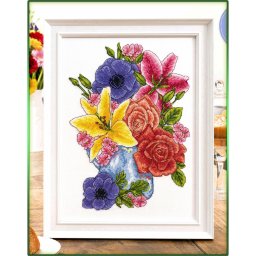 ​Яркие цветы: вышивка крестиком