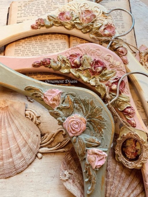 ​Украшаем вешалки кружевами и жемчугом