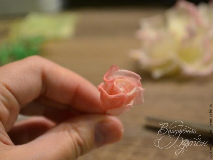 Роза из шелка