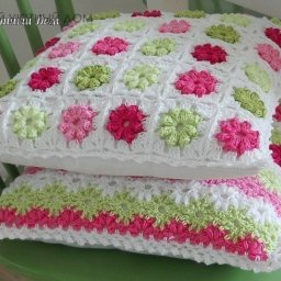 Плед и очень симпатичные подушки