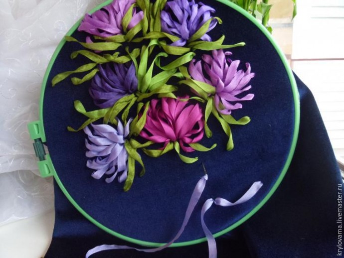 Вышиваем лентами астры