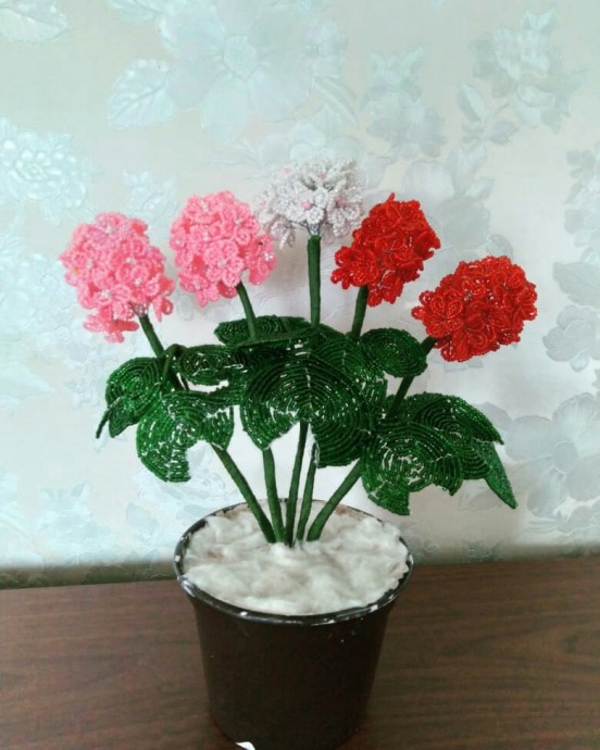 ​Чудесные цветочки из бисера