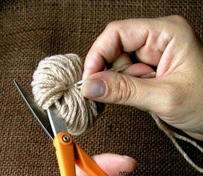 Помпоны бывают не только на шапочках Помпоны бывают не только на шапочках