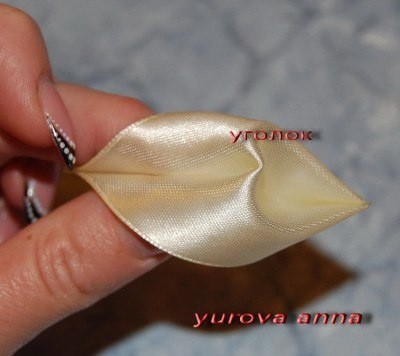 Листочки с сердечками в технике канзаши