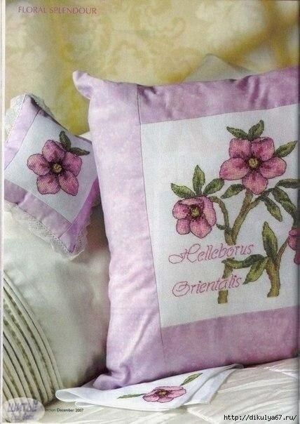 ​Вышитые подушки: очаровательные цветочки
