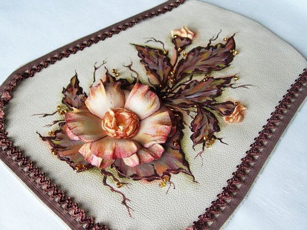 Декор сумки с цветком