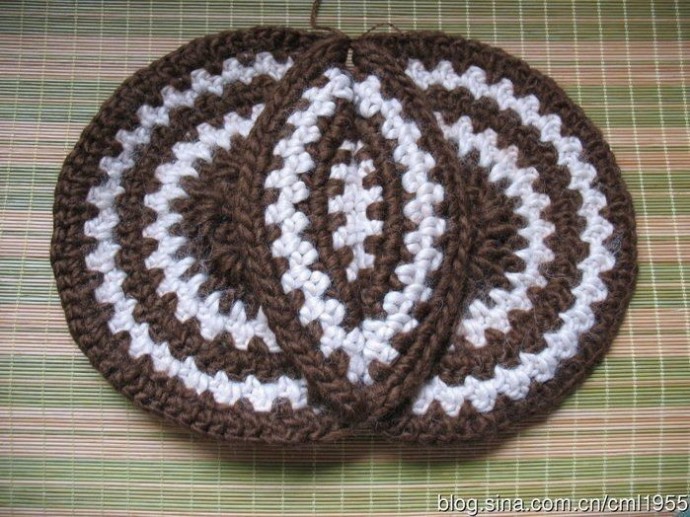 Коврик-сидушка с объёмными лепесточками