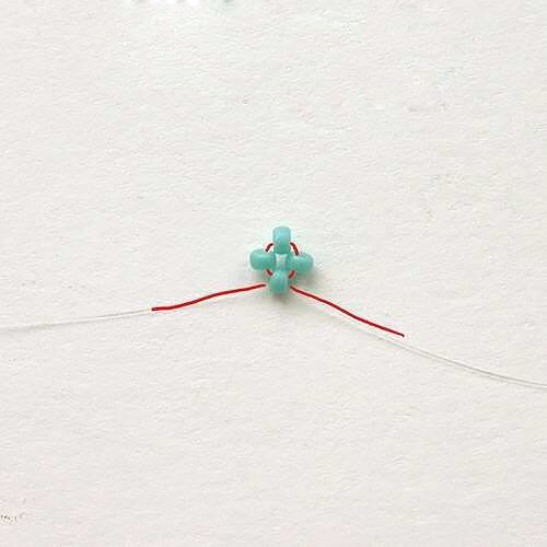 ​Квадратный жгут из бисера