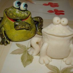 Очаровательная лягушка из солёного теста