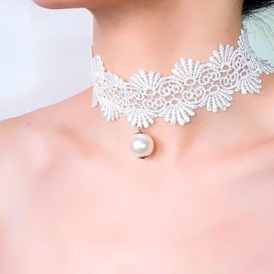 Очень нежные украшения на шею из кружев: идеи чокеров