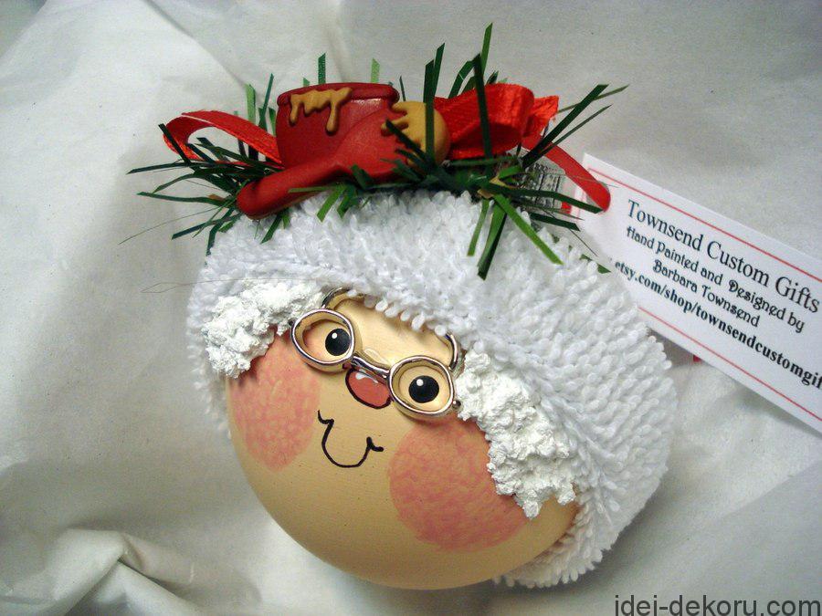 новогодняя игрушка из киндер сюрприза. новогодняя игрушка из яйца. елочные игрушки из скорлупы. елочная игрушка из яичной скорлупы. новогодние поделки из скорлупы яиц.