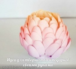 Красивая и простая в исполнении вазочка