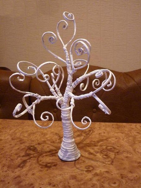 Красивое дерево из бумажных трубочек