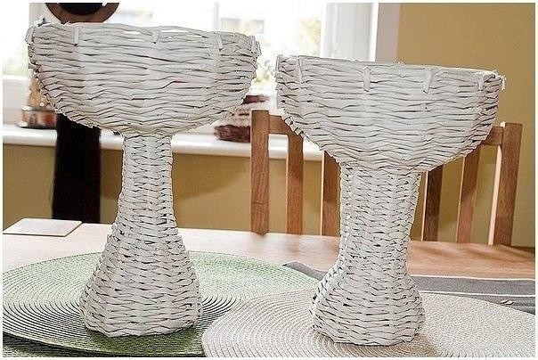 Нежные вазы из газетных трубочек