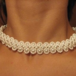 Нежное колье из бисера