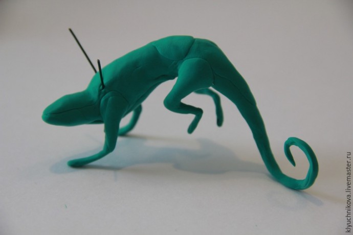 Лепим чудесного интерьерного дракончика из бархатного пластика