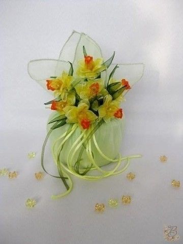 Нарциссы из лент