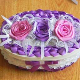 ​Красивая шкатулка из пластиковой коробочки и лент