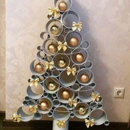 Необычная ёлочка из пластиковых труб