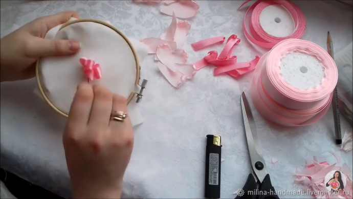 Вышивка пиона атласными лентами