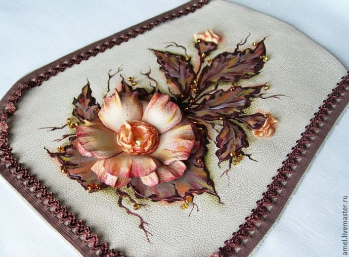 Декор сумки с цветком