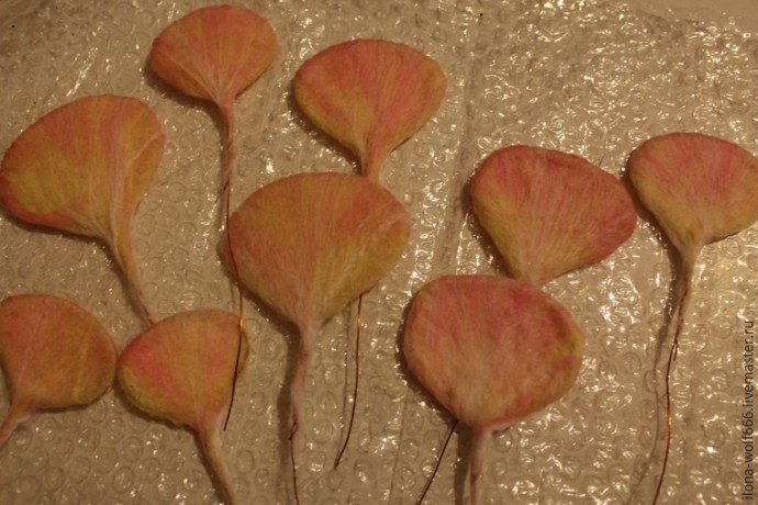 Шикарное колье с розой из войлока