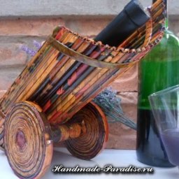 Подставка для бутылки из газетных трубочек