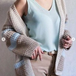 Кардиган с нежным сочетанием цветов