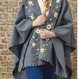 Тёплая женская накидка с вышивкой