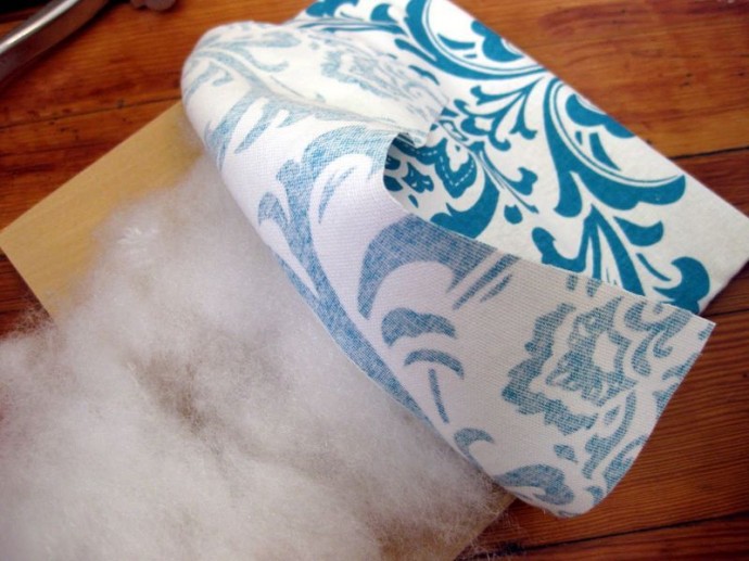 Мягкое изголовье для кровати в тон шторам